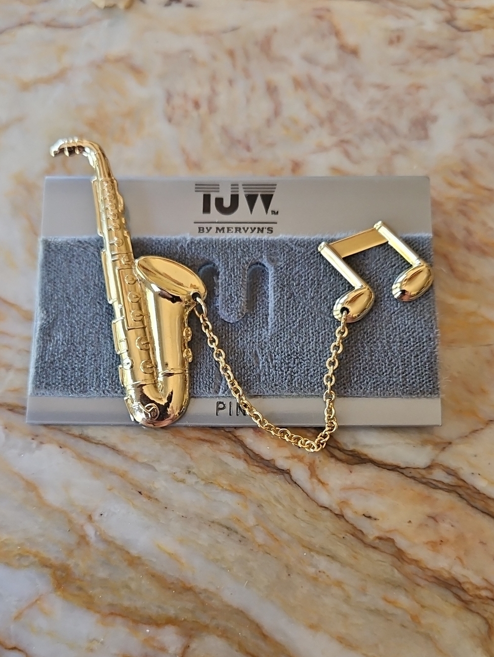 Saxophone & music note pin New Jewelry